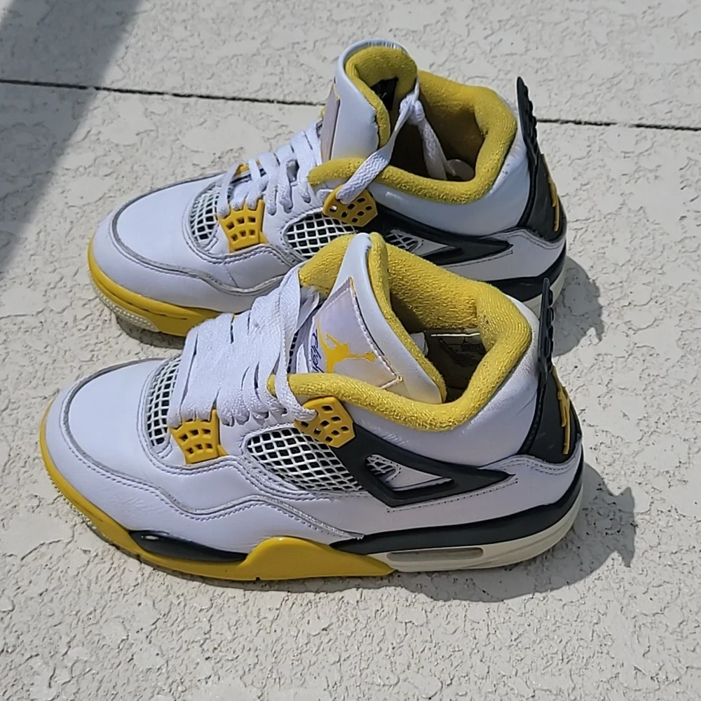 Nike Air Jordan 4 Retro Vivid Sulfur Yellow White Black Youth 5.5 Sneakers